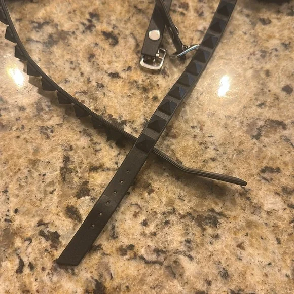 🍄SPRING SALE- firm price 🍄Steve Madden Black Studded Gladiator Flats - Picture 11 of 16